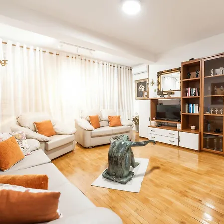 We Blloku 2br Apartamento Tirana